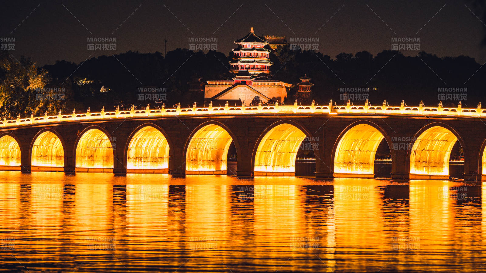 颐和园夜景十七孔桥映塔光辉图片