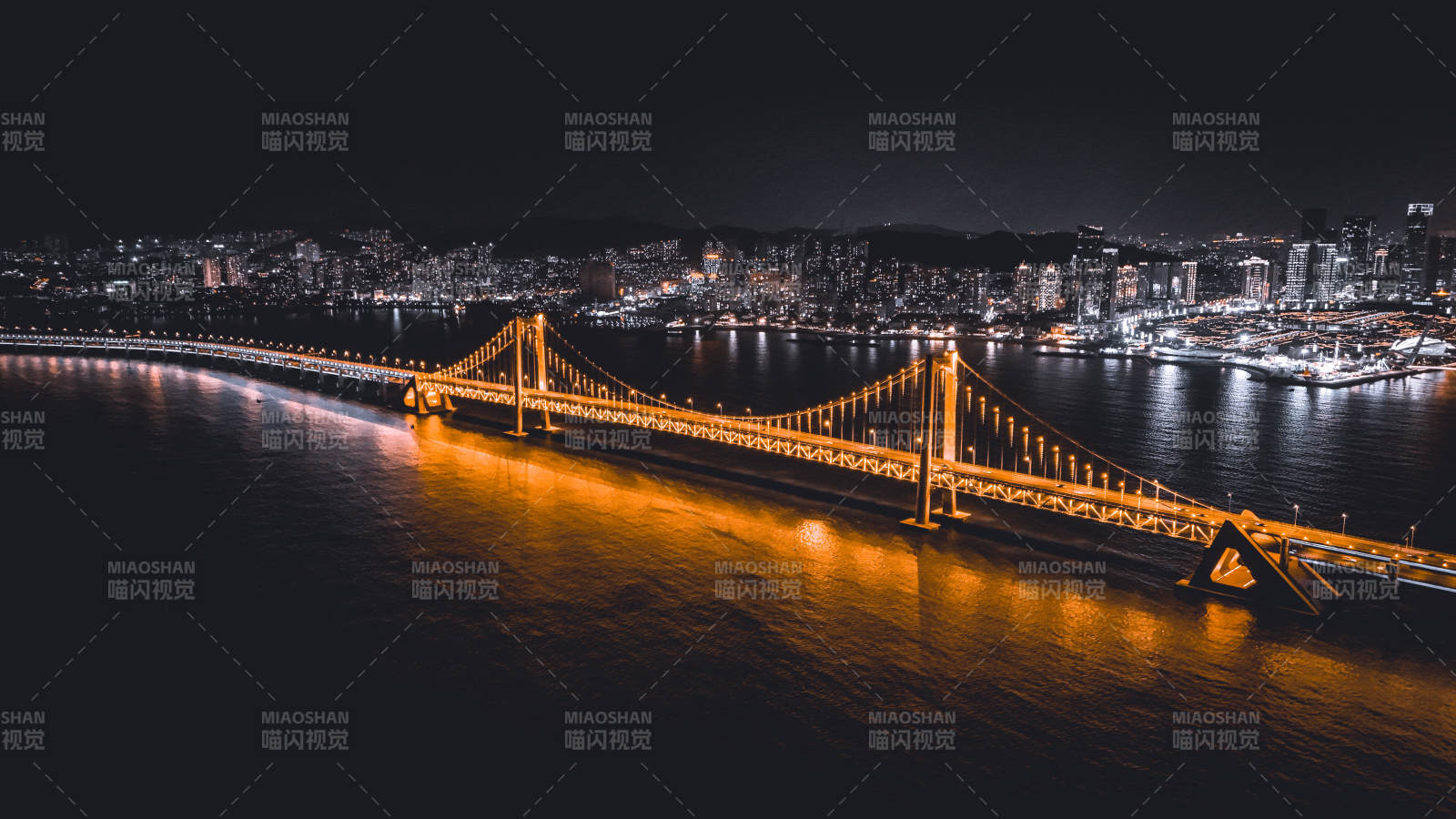 大连跨海大桥夜景灯火辉煌图片