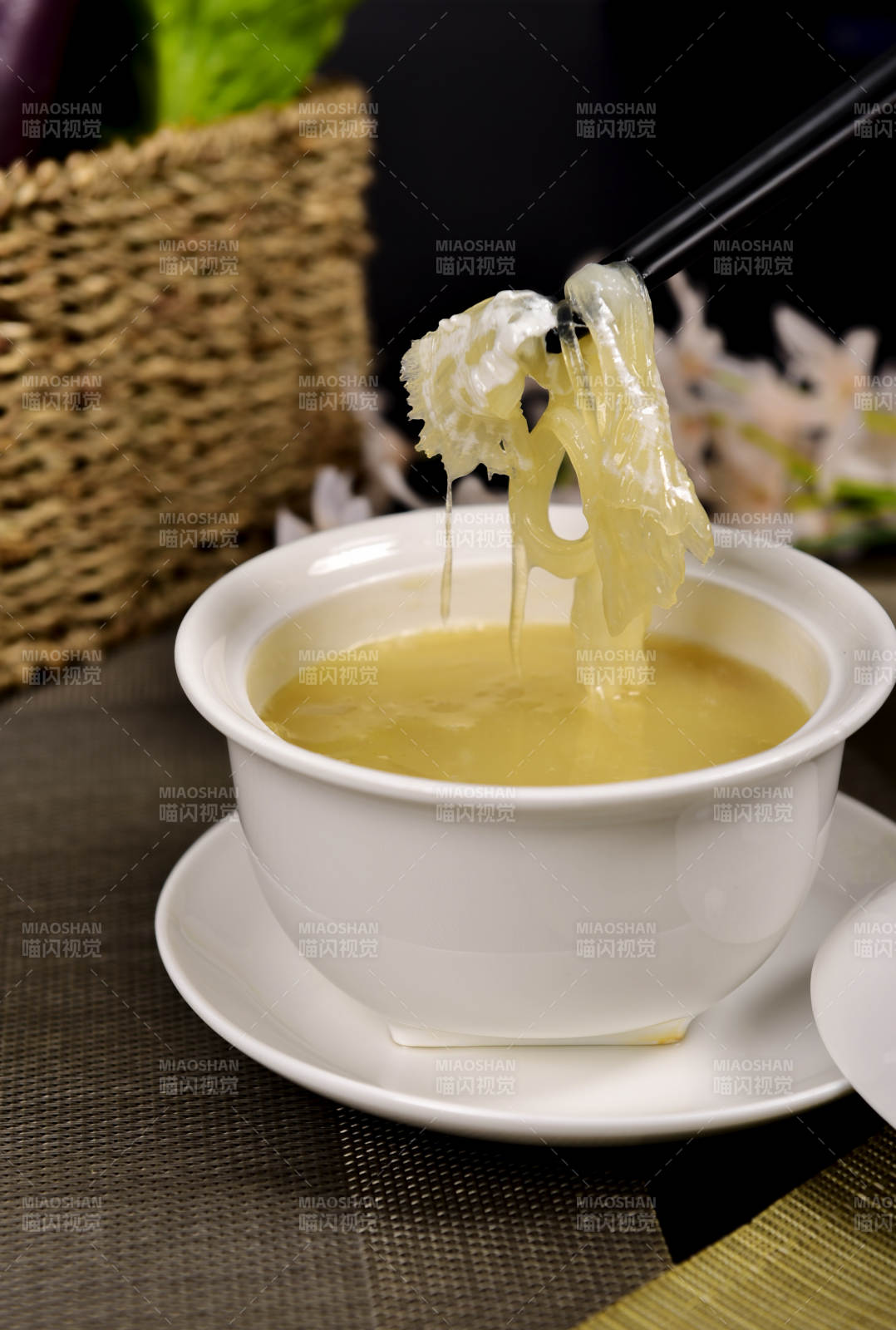 鱼翅炖汤 滋补佳品图片