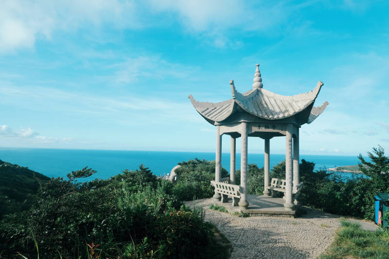 东极海边古亭 静谧风光图片