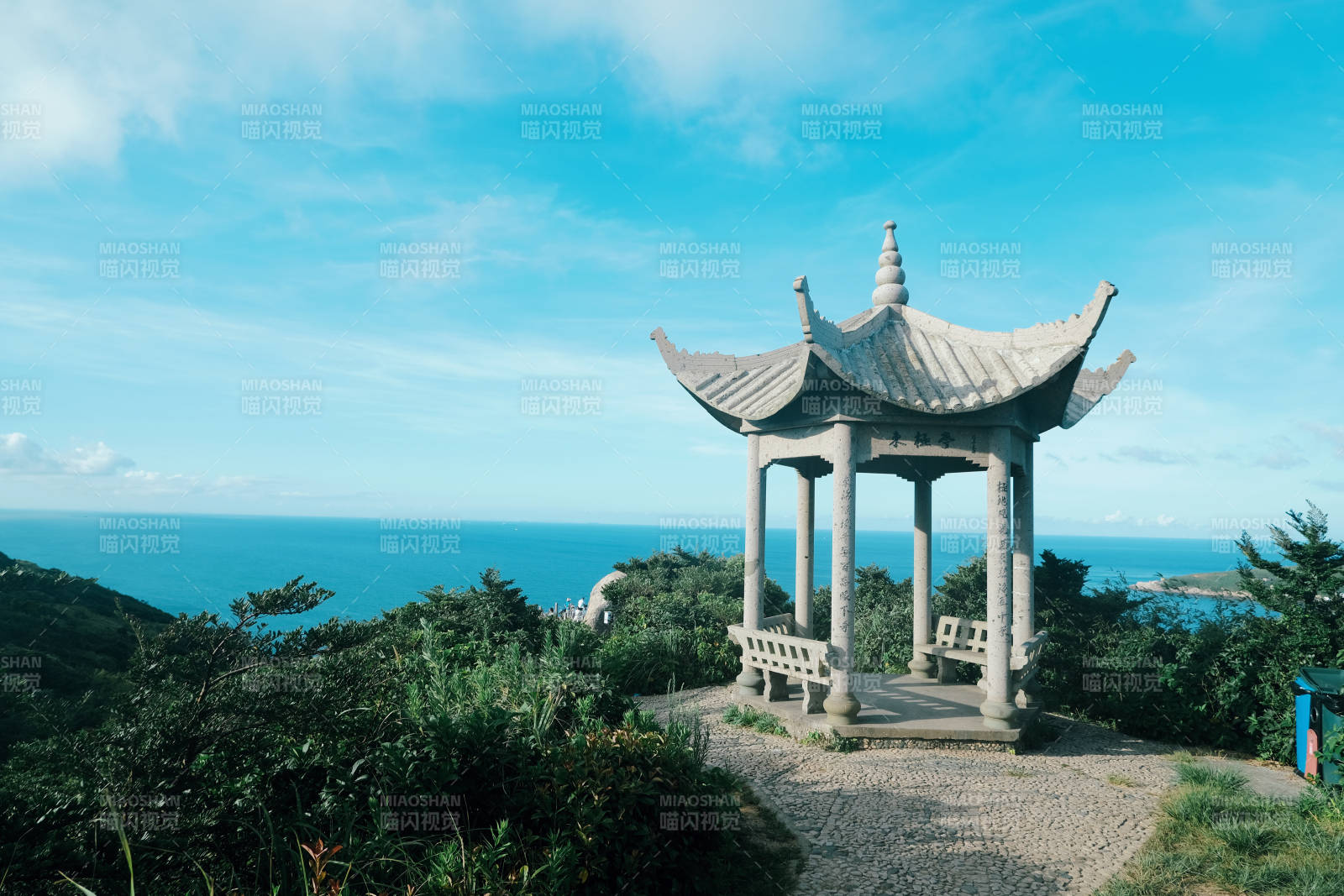 东极海边古亭 静谧风光图片