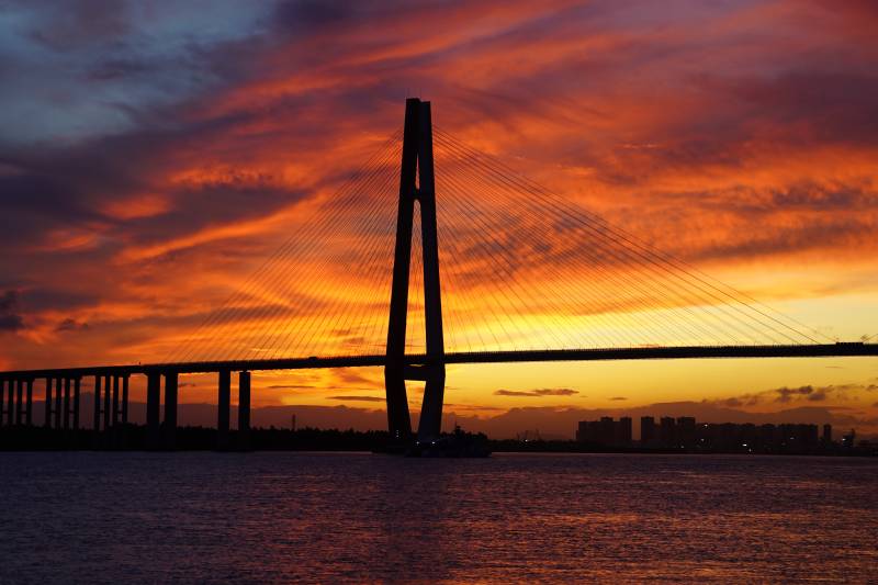 夕阳下的银洲湖特大桥图片