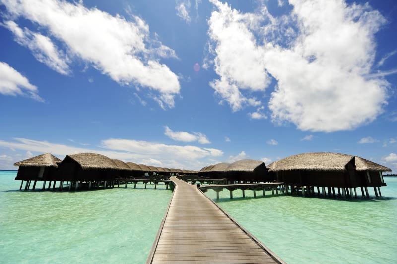 马尔代夫 水上别墅与木栈道图片