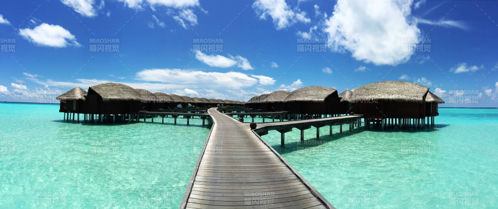 马尔代夫热带海岛水上别墅风光图片