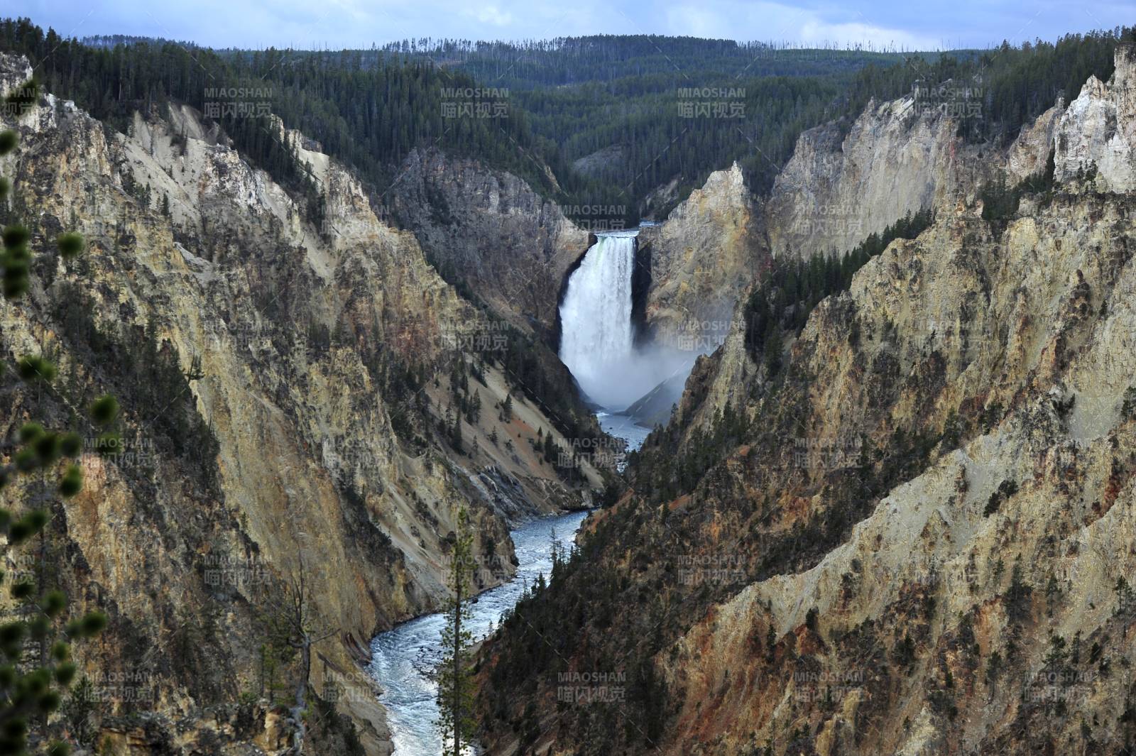 美国黄石大峡谷瀑布风光图片