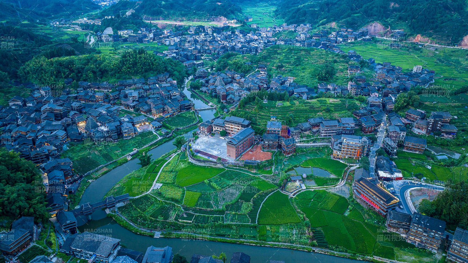 乡村风光 绿意盎然图片