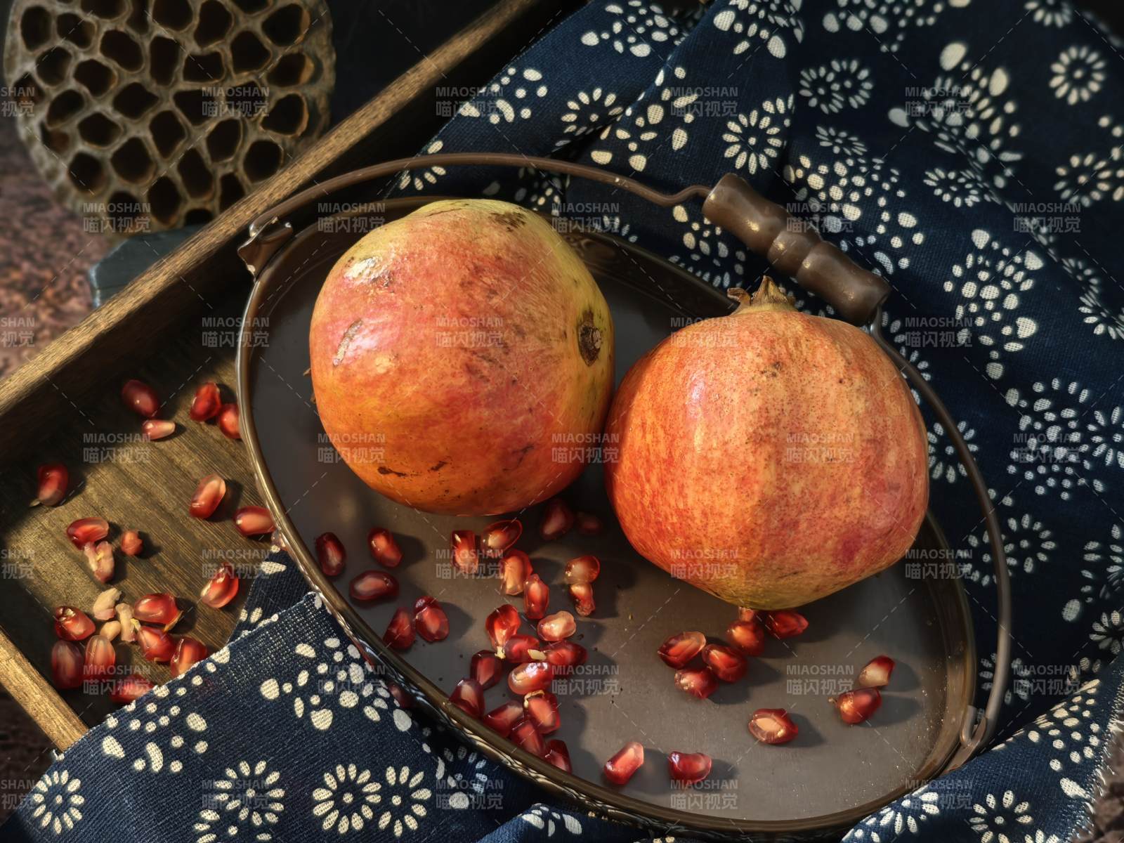 石榴与籽的静谧时光图片