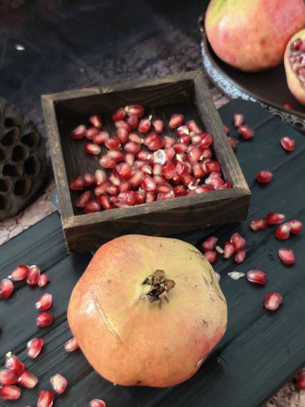 石榴籽与果实的静谧之美图片