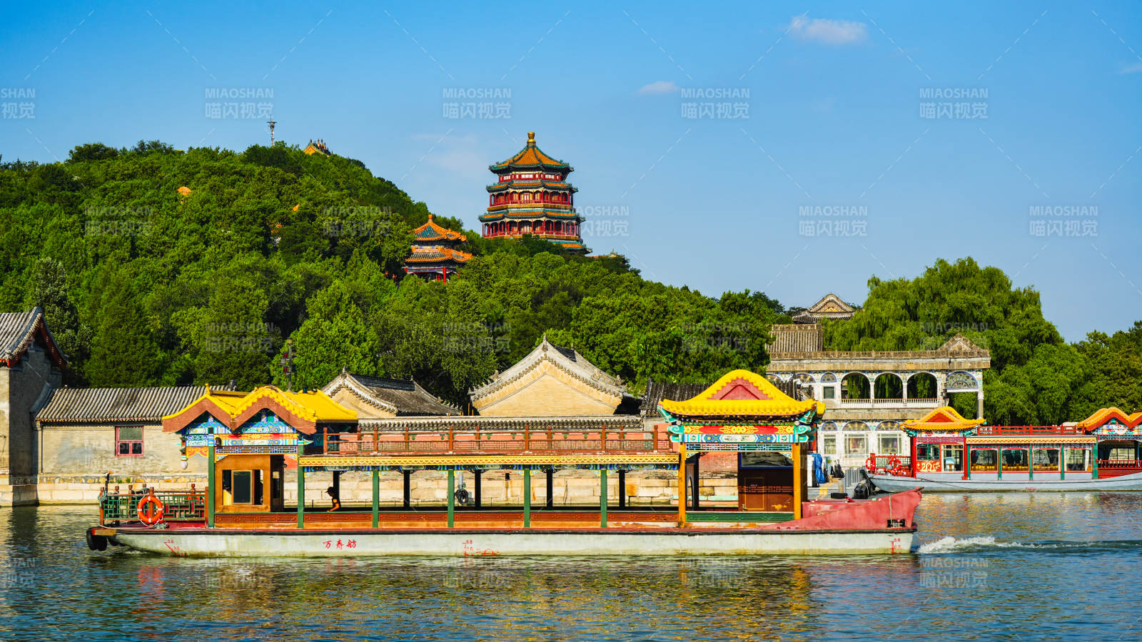 颐和园湖畔风光图片