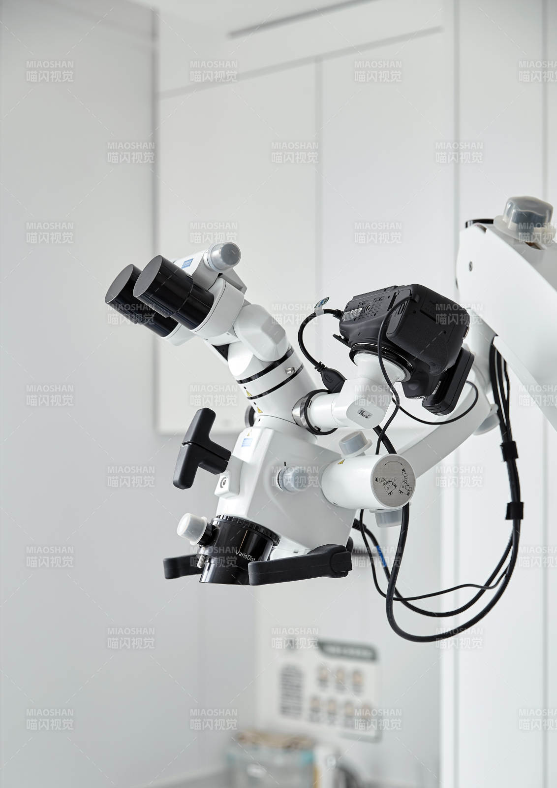 显微镜实验室设备特写图片