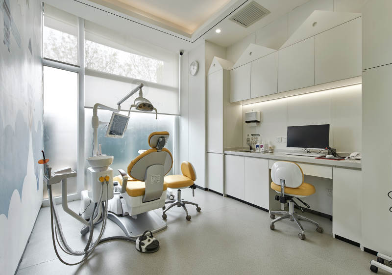 现代牙科诊所内部设计图片