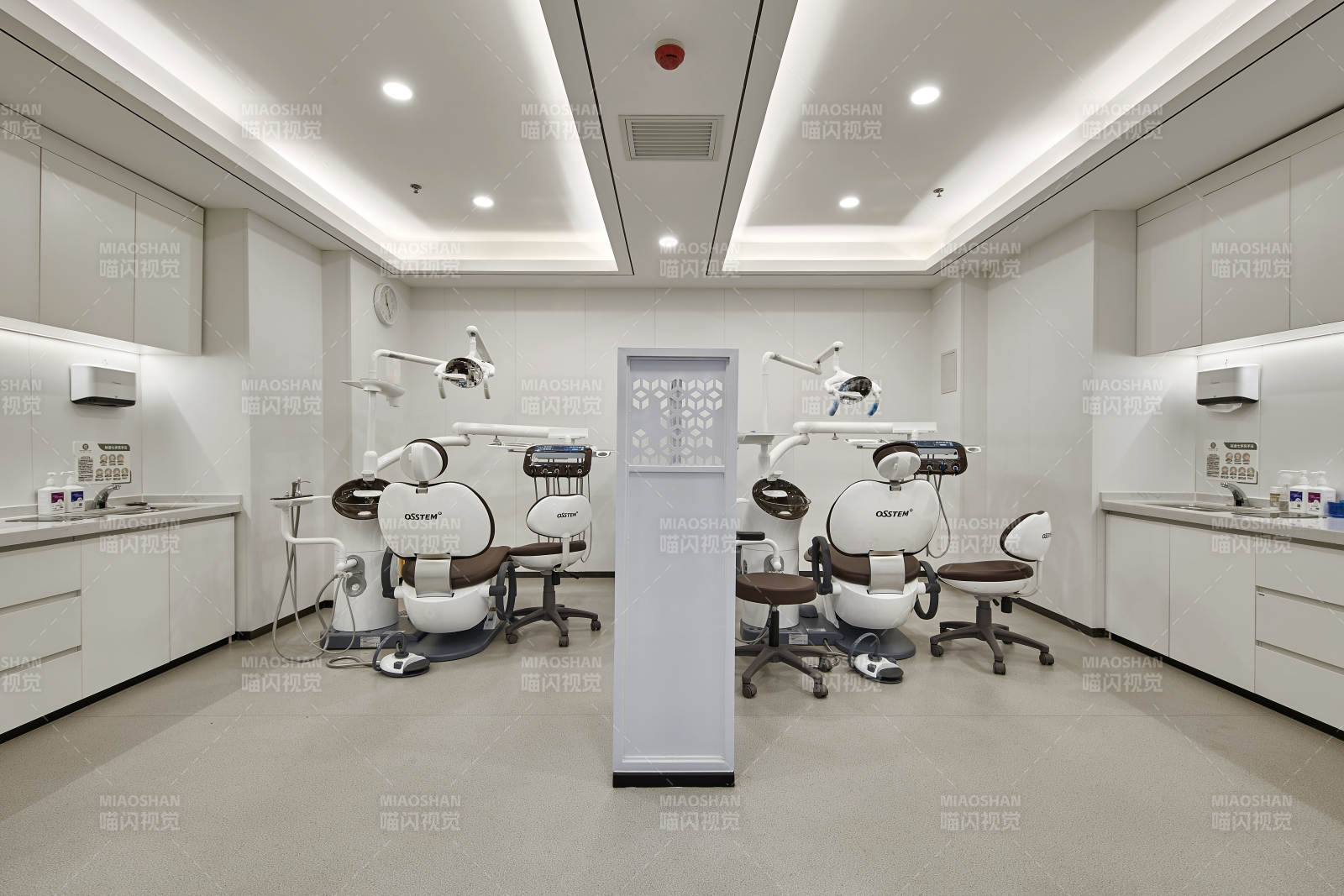 现代牙科诊所内部设计图片