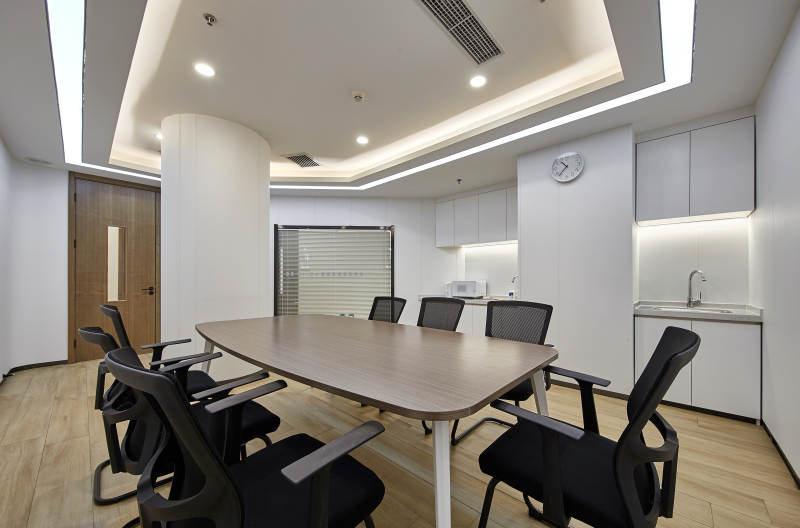 现代简约会议室布置图片