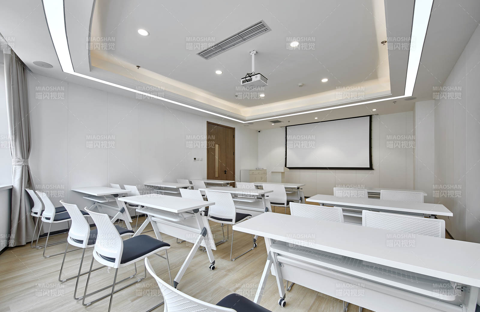 现代简约会议室布置图片