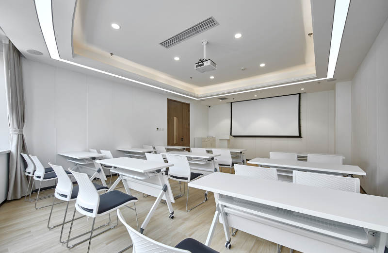 现代简约会议室布置图片