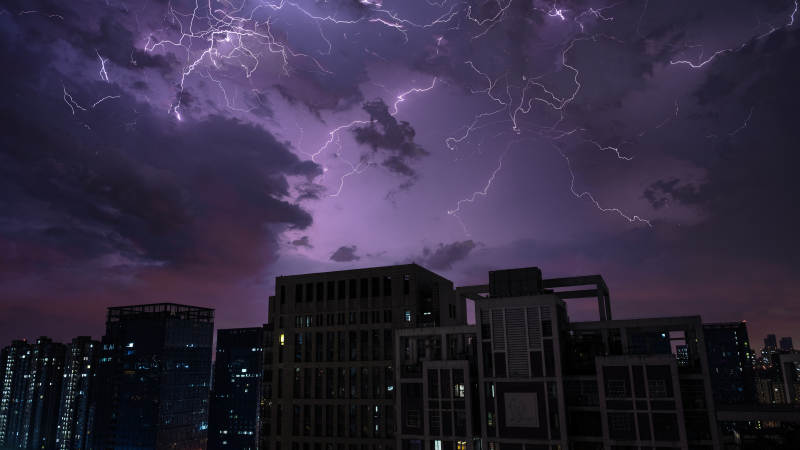 合肥夏日夜空闪电交加图片