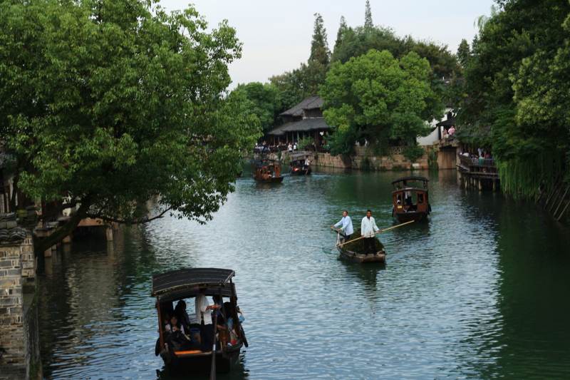 浙江乌镇 水乡古镇 小舟悠悠图片