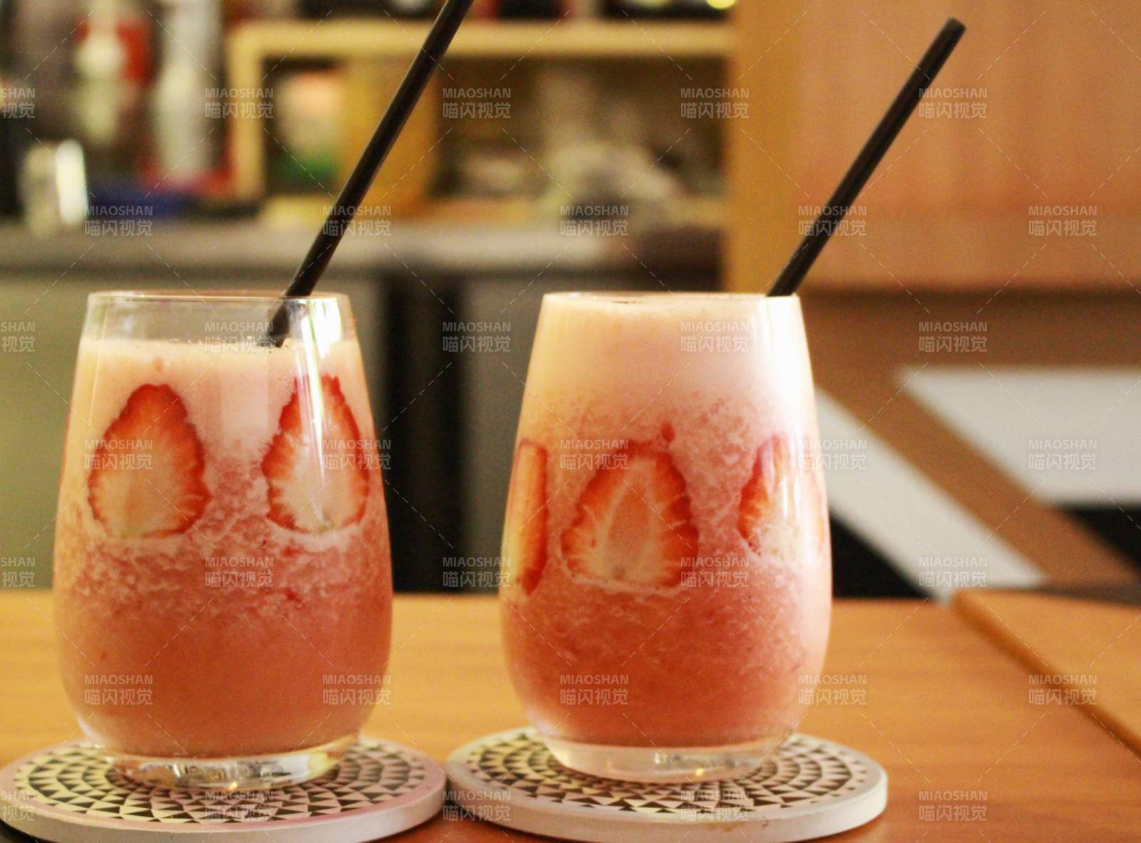 草莓冰沙饮品图片