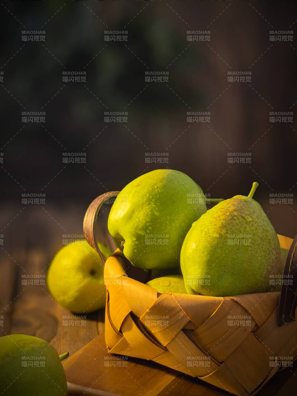 篮子里的酥蜜梨图片
