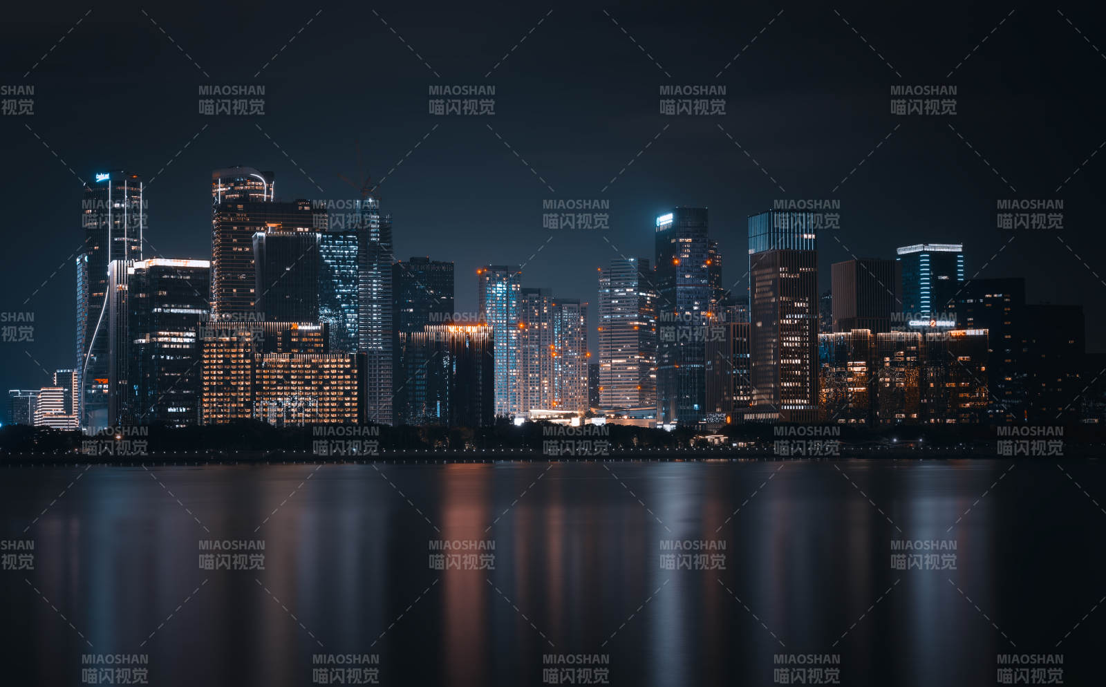 夜幕下的钱江新城夜景图片