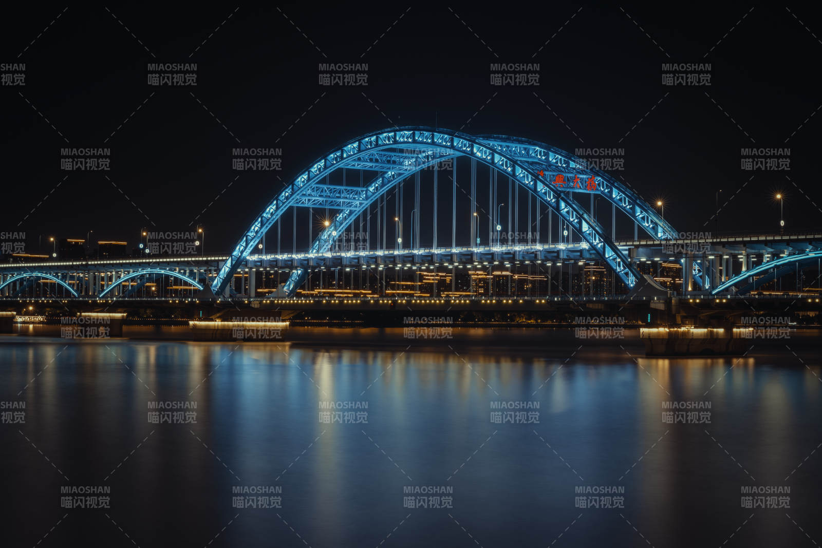 夜色中的杭州复兴大桥图片