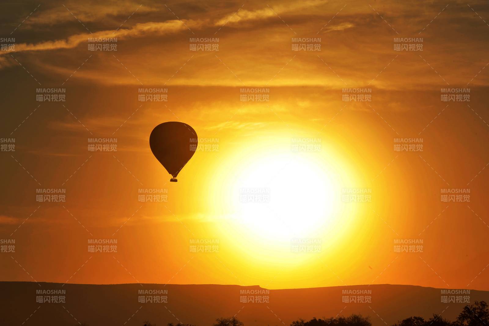 土耳其热气球日落剪影图片