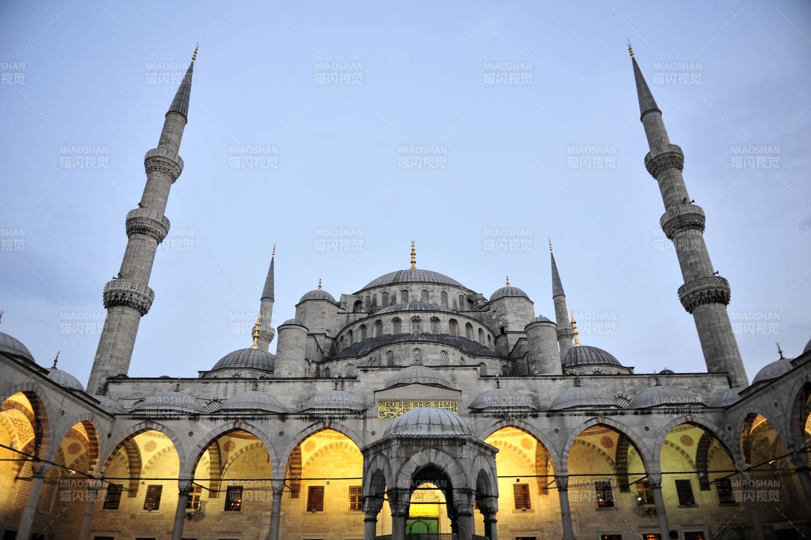 伊斯坦布尔蓝色清真寺夜景图片