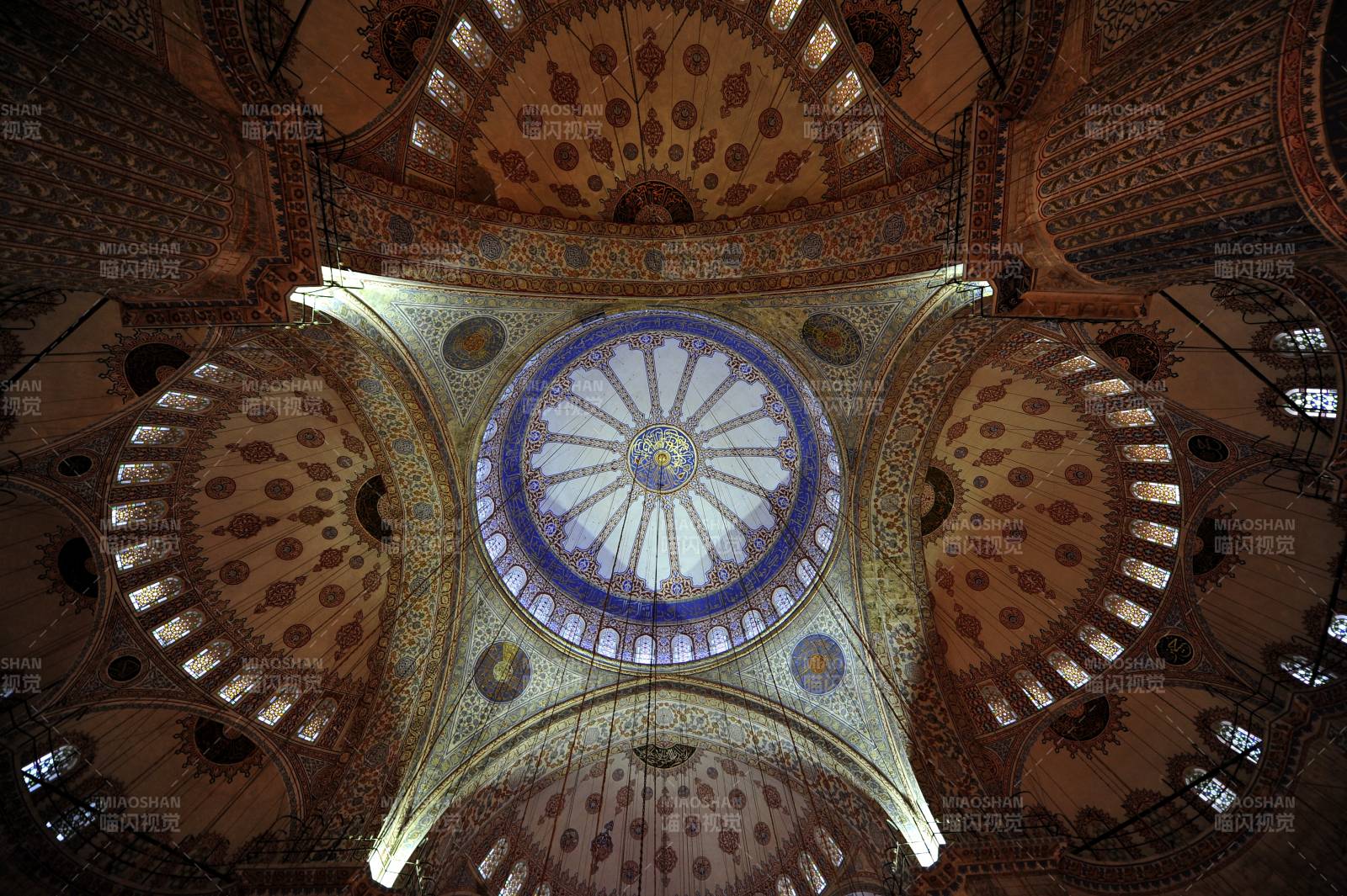 土耳其伊斯坦布尔蓝色清真寺苏丹艾哈迈德清真寺内景图片