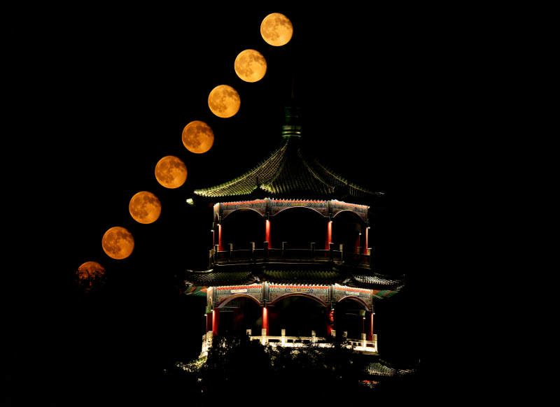 青岛莱西月湖公园揽月楼月生图片