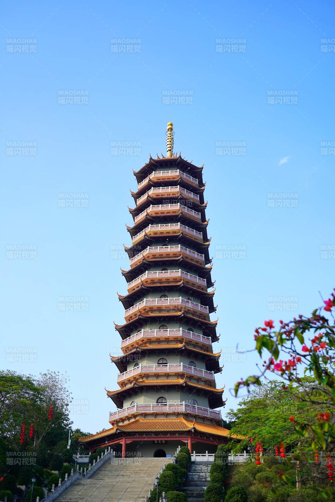 江门城市地标龙光塔图片