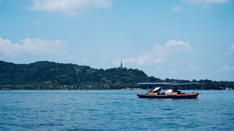 杭州西湖远山塔影图片