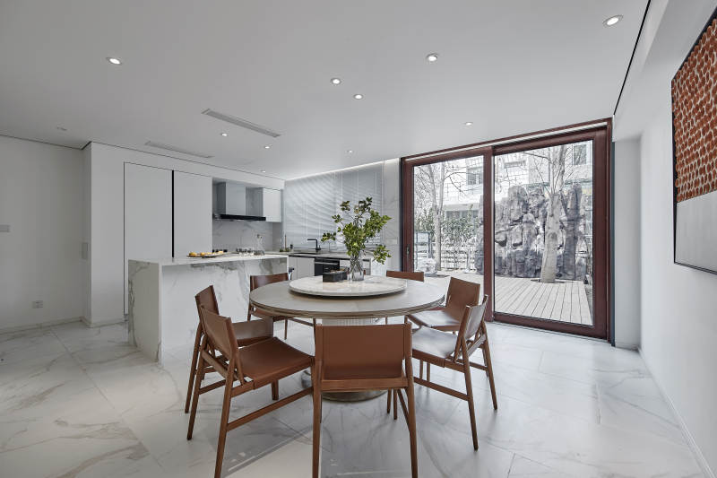 现代简约餐厅与厨房设计图片