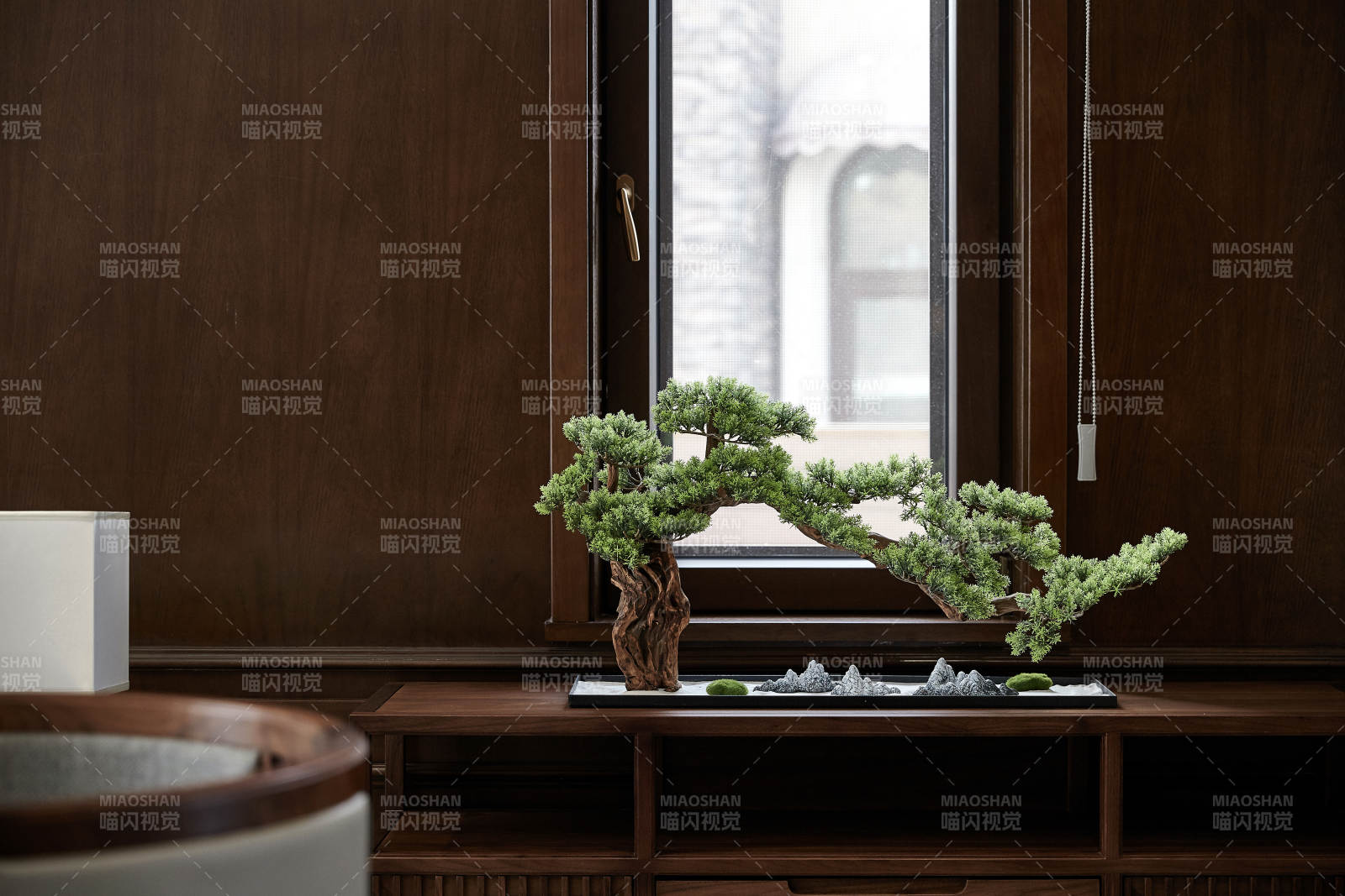 窗边盆景 静谧雅致图片