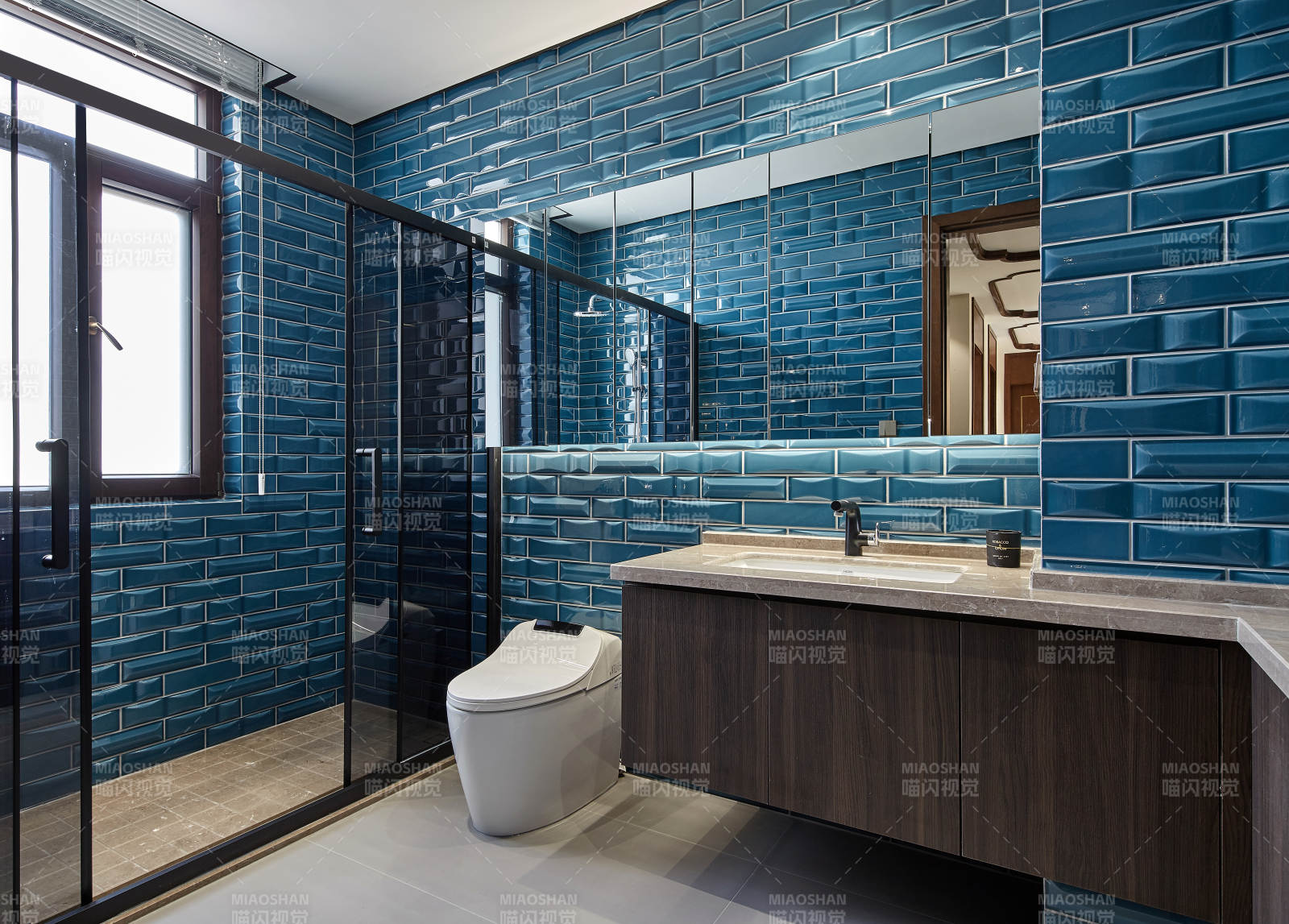 蓝色砖墙现代浴室设计图片