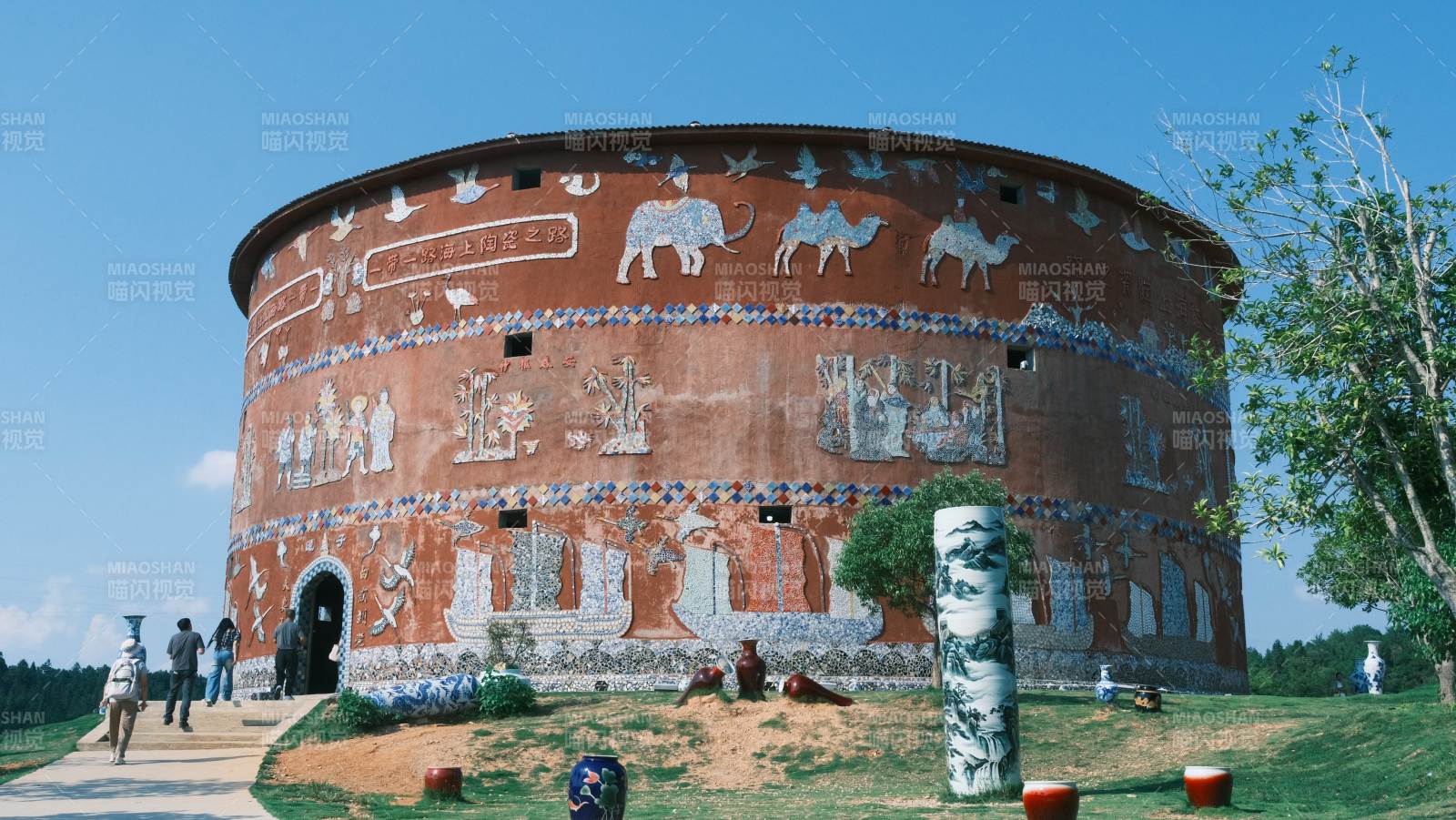 景德镇壁画装饰的圆形建筑图片