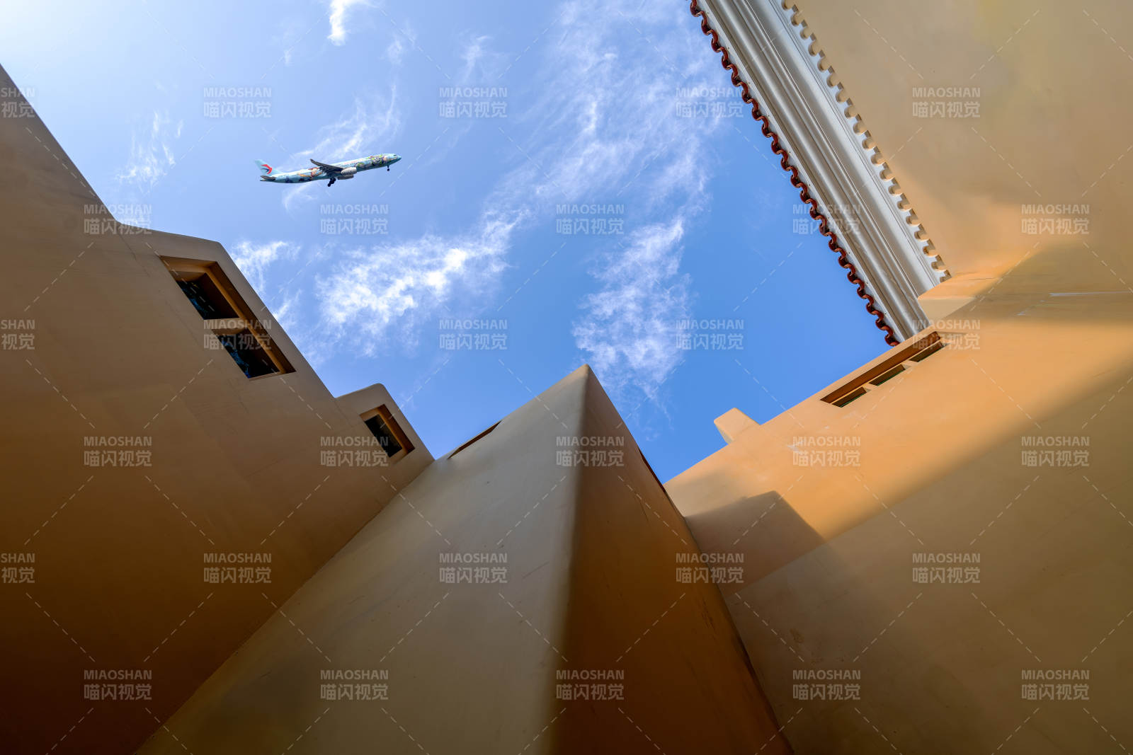 蓝天下的飞机掠影#上海#新梦堂图片