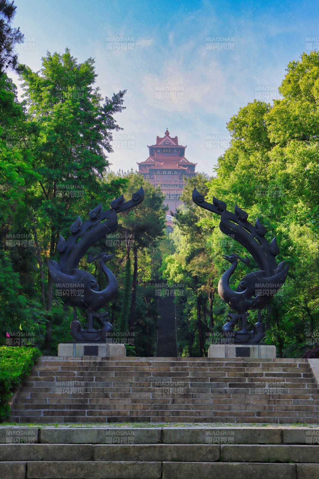 武汉东湖磨山龙凤迎宾 古塔巍然图片