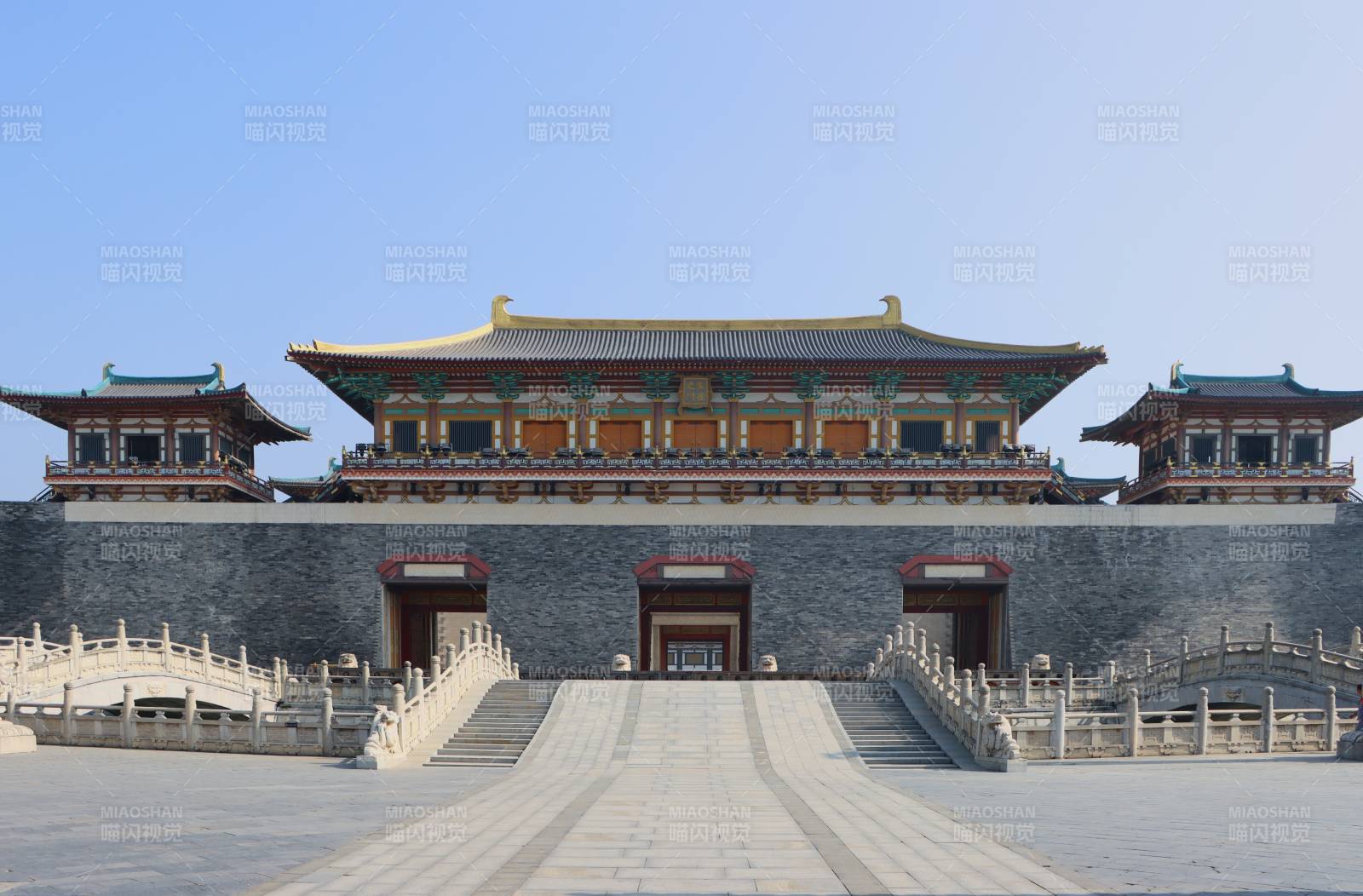 襄阳唐城宏伟宫殿入口图片