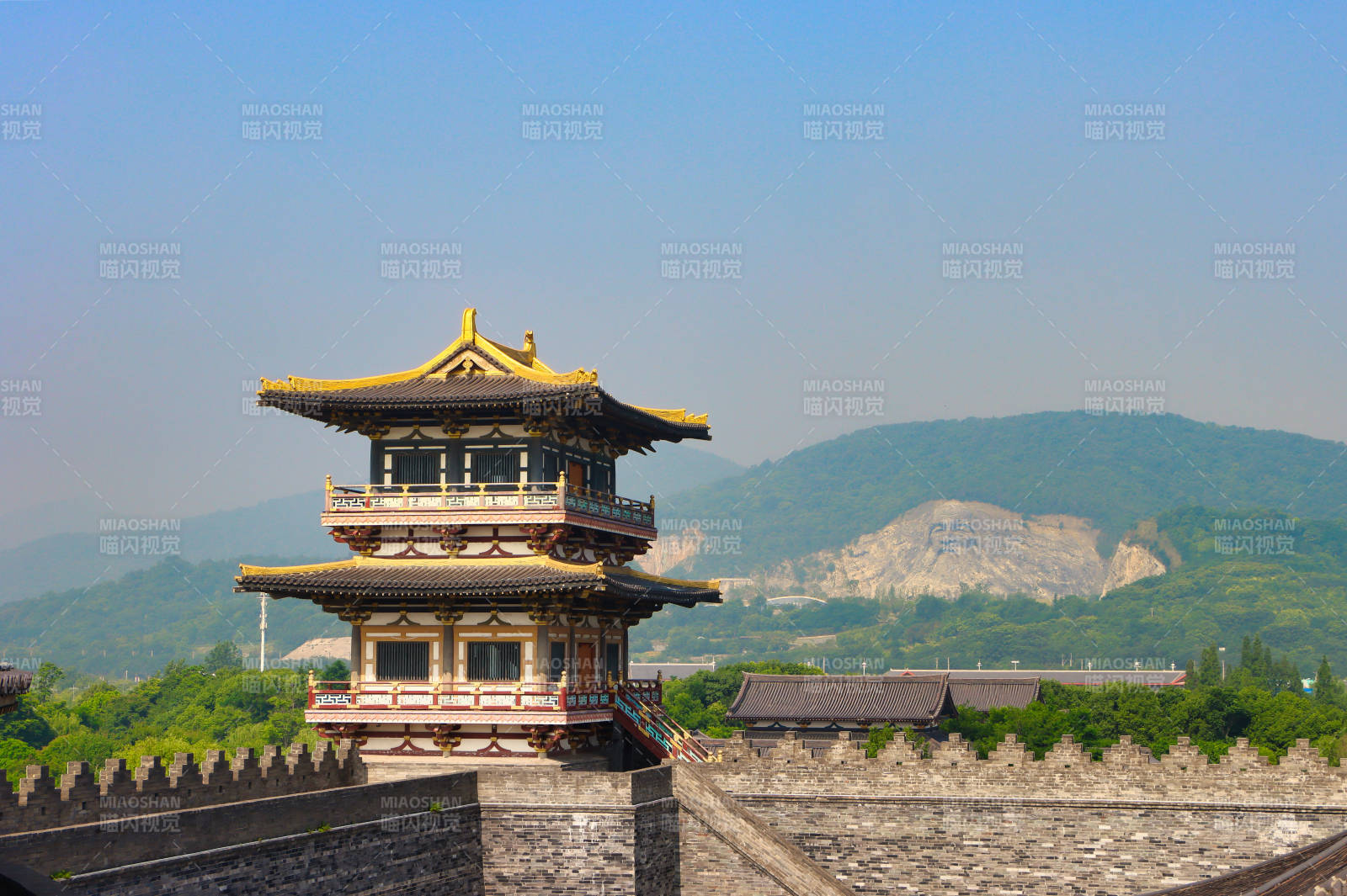 襄阳唐城古塔巍峨山景美图片