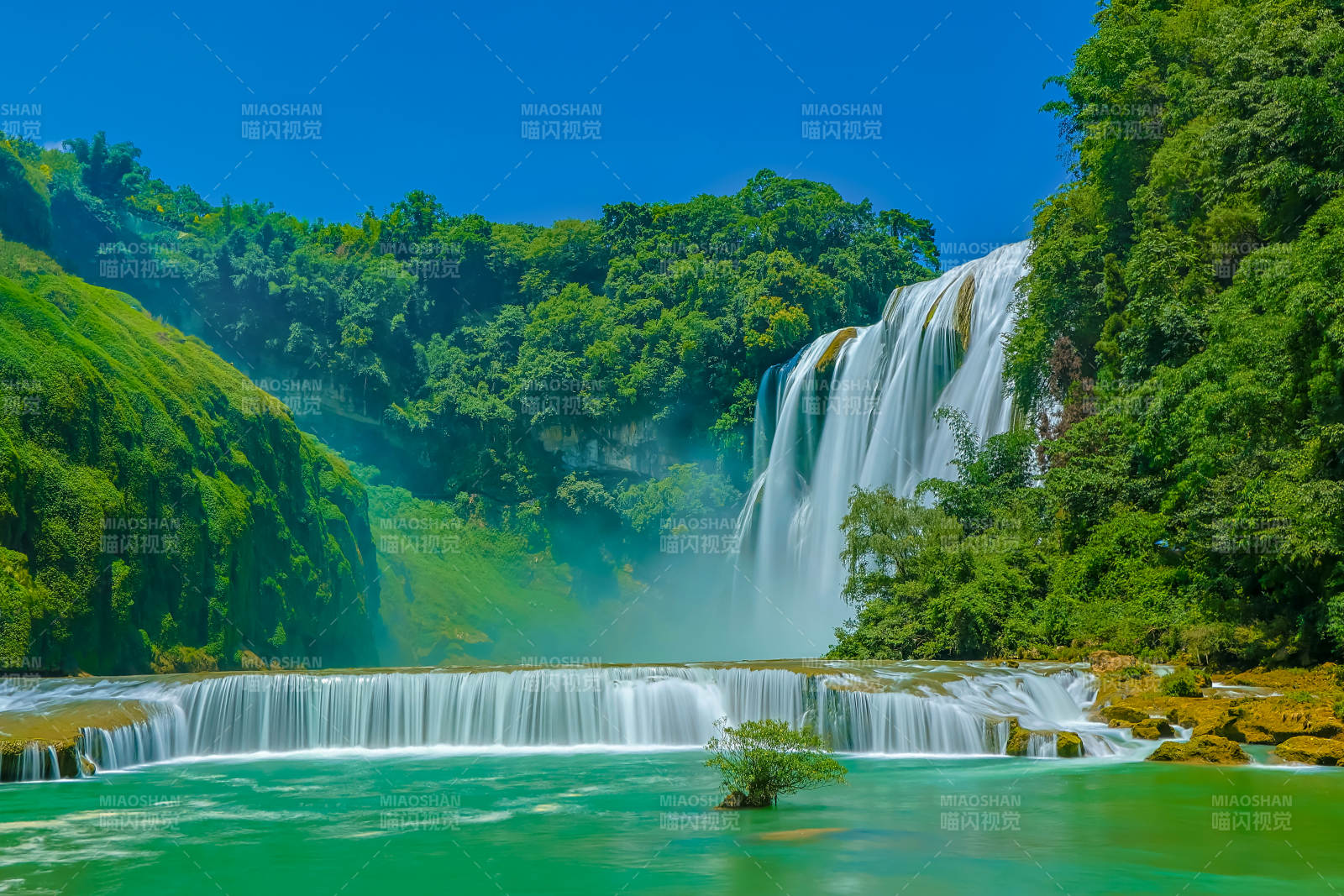 瀑布飞流碧水清图片