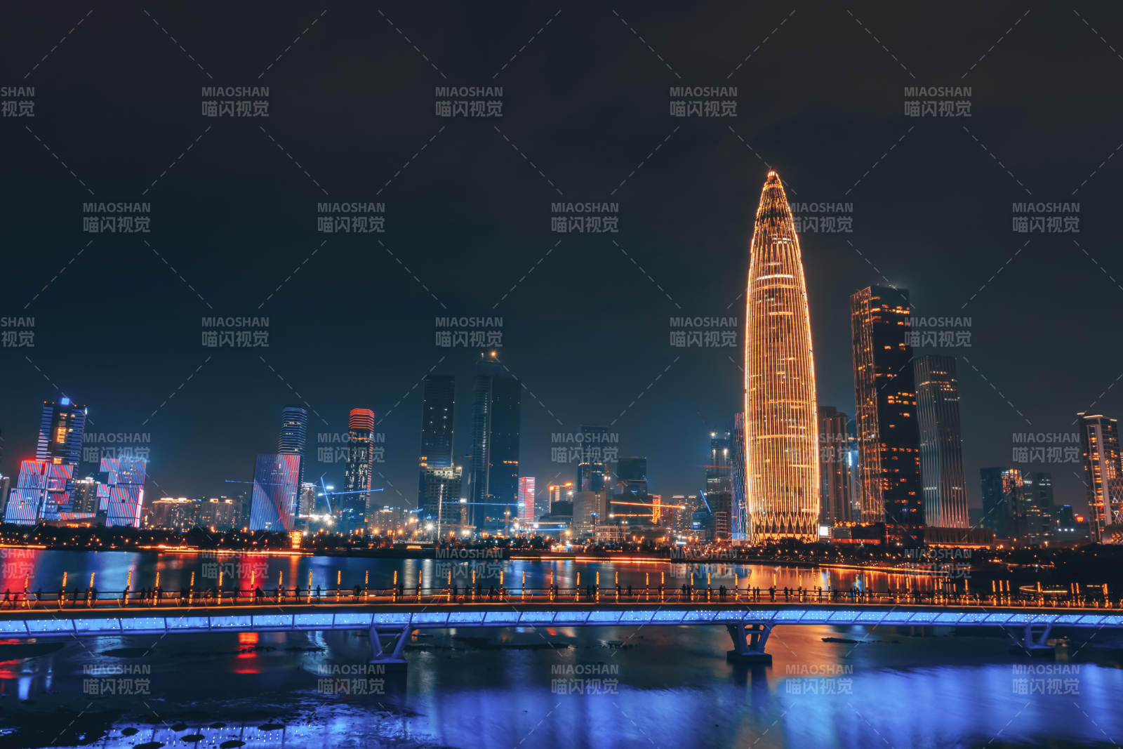 深圳南山区深圳湾金融区中国华润大厦建筑夜景图片