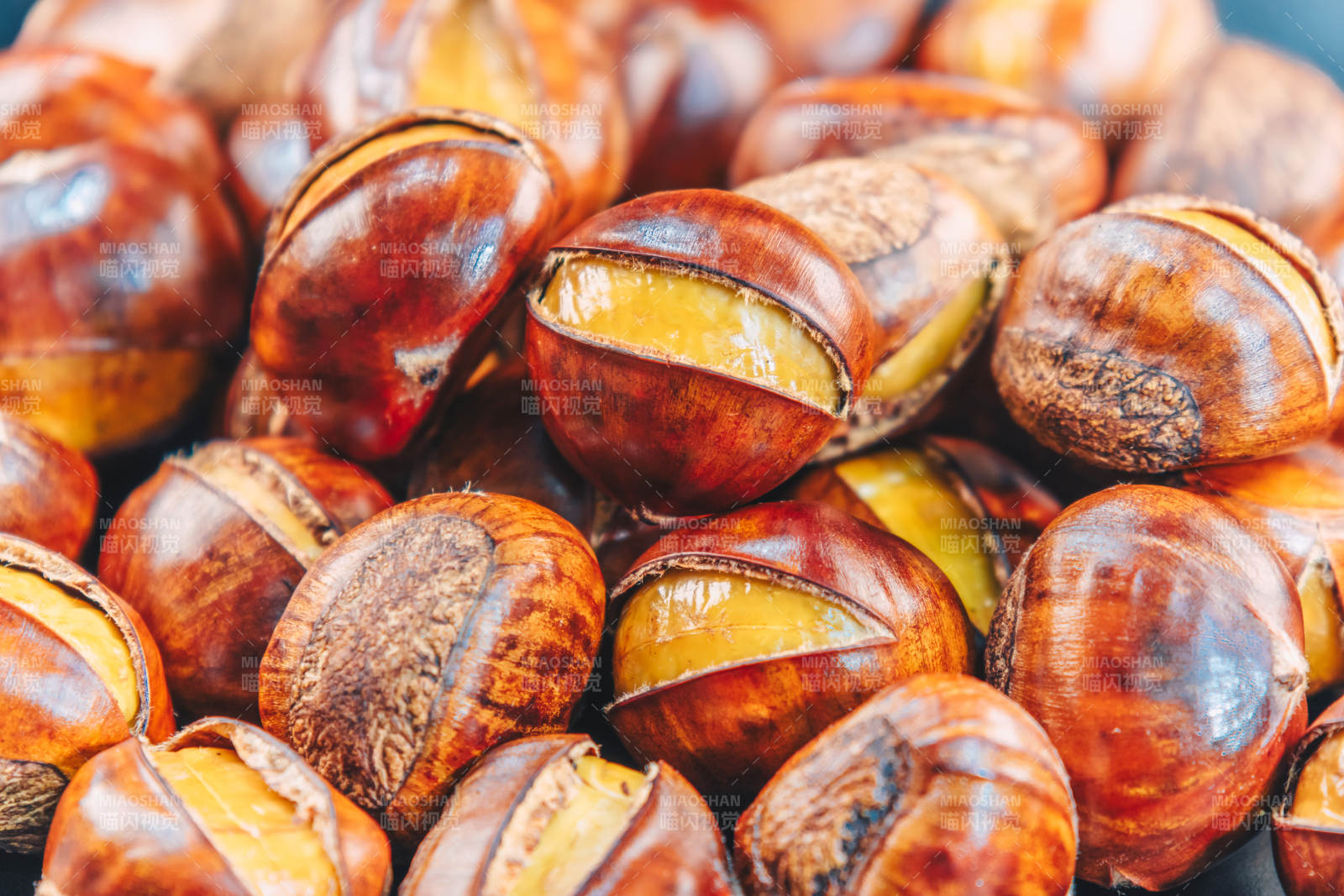 烤栗子的诱人香气图片