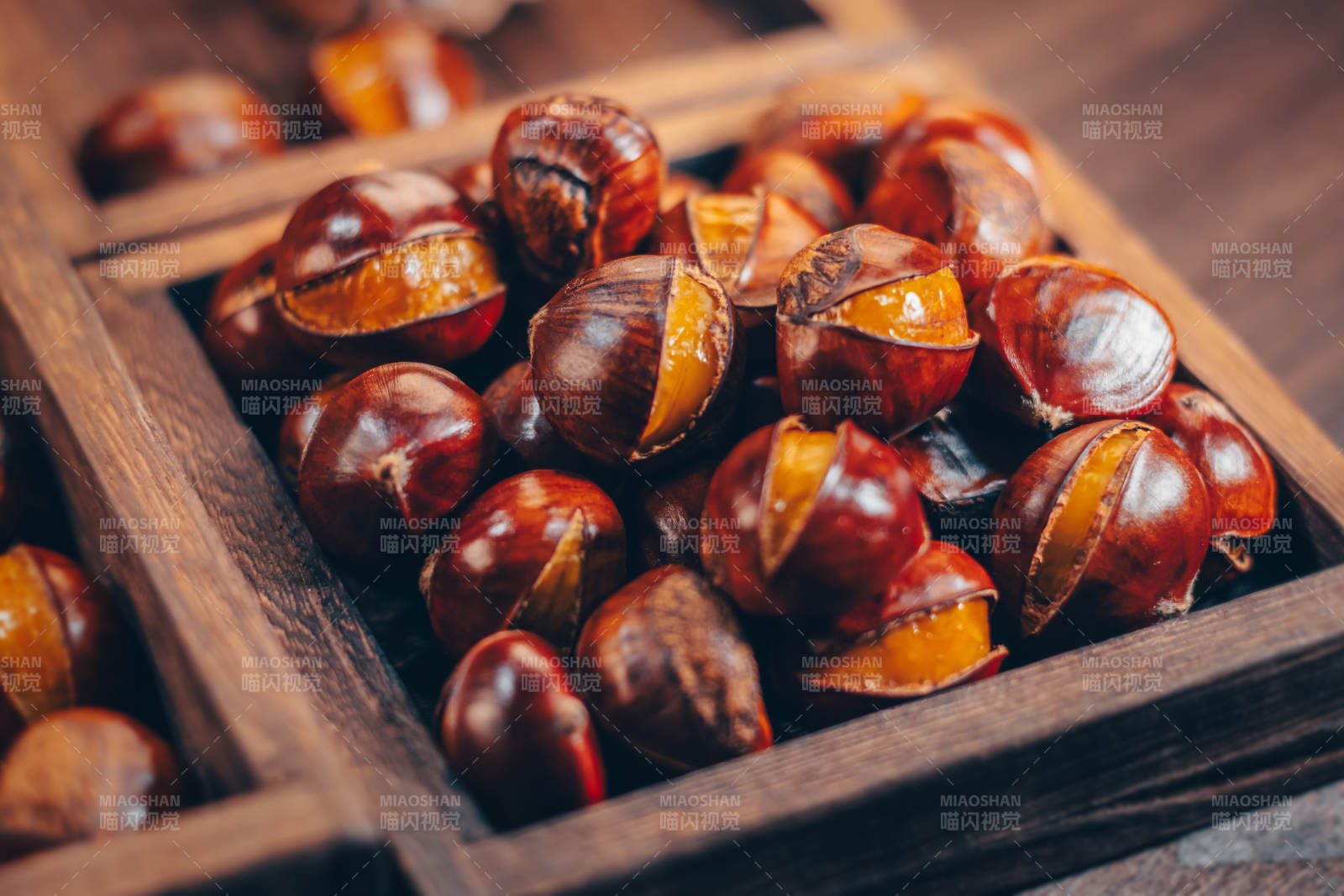 烤栗子香气扑鼻图片