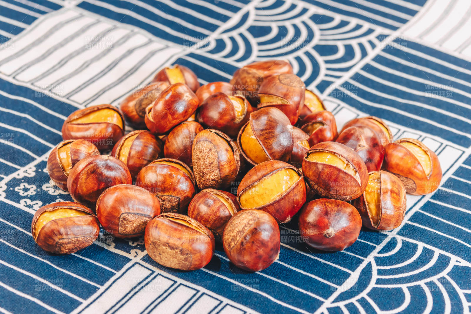 香甜栗子 秋日美味图片