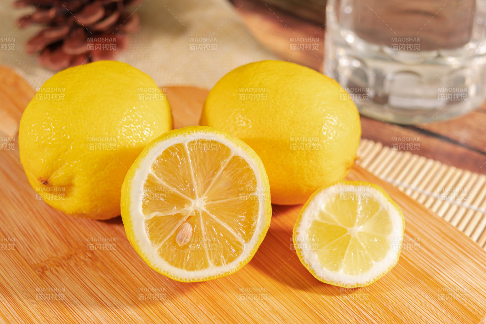 新鲜柠檬切片图片