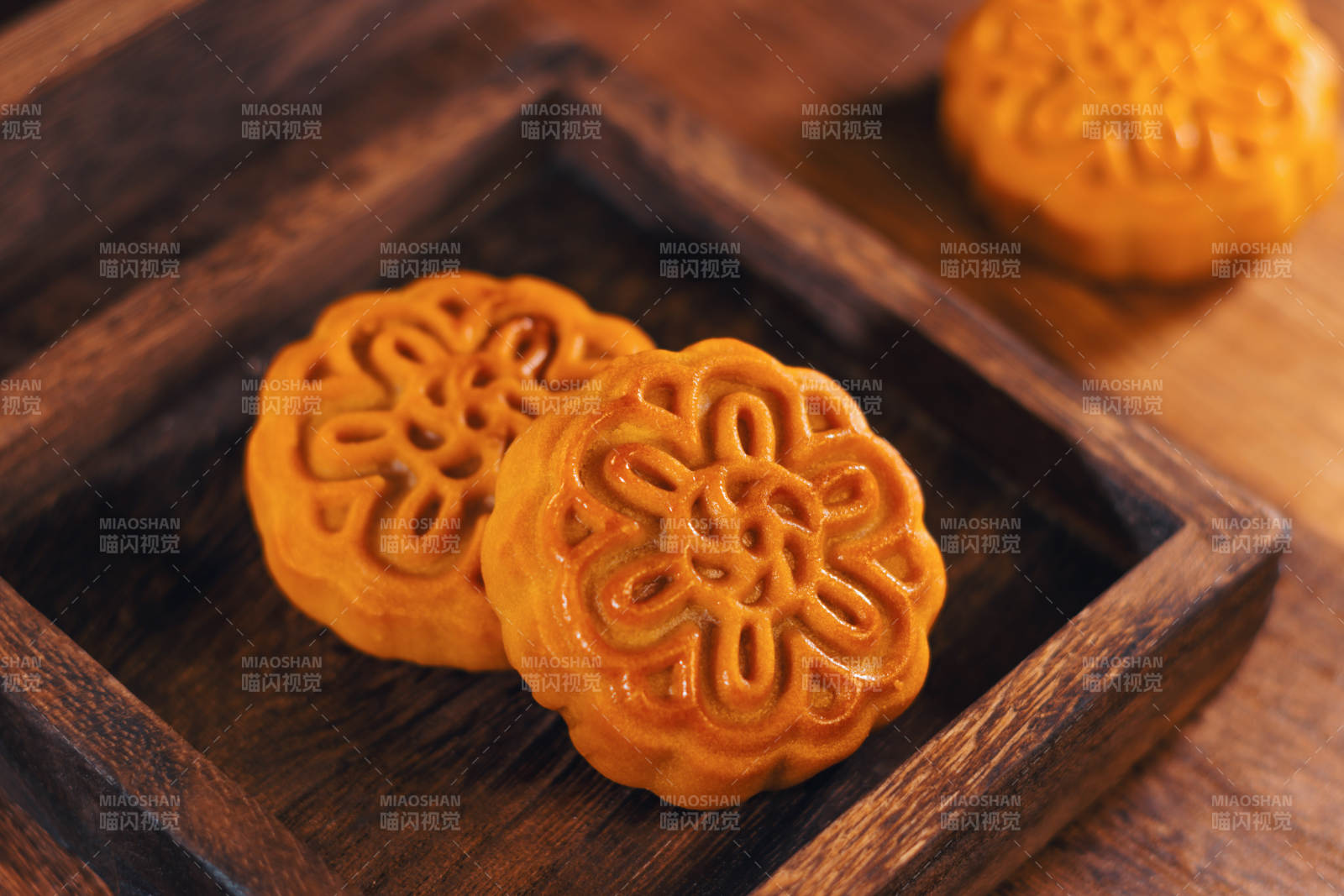 金黄月饼 花纹精美图片