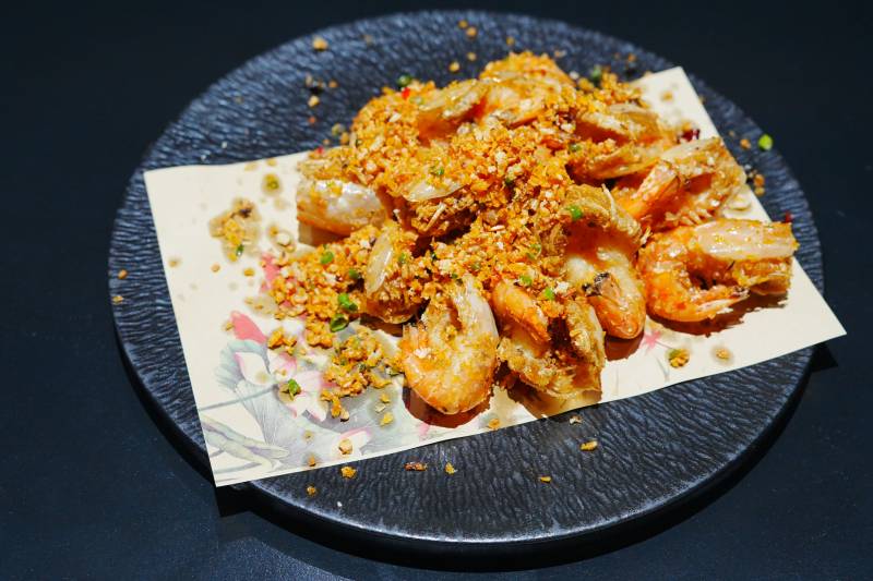 金蒜香酥虾仁图片