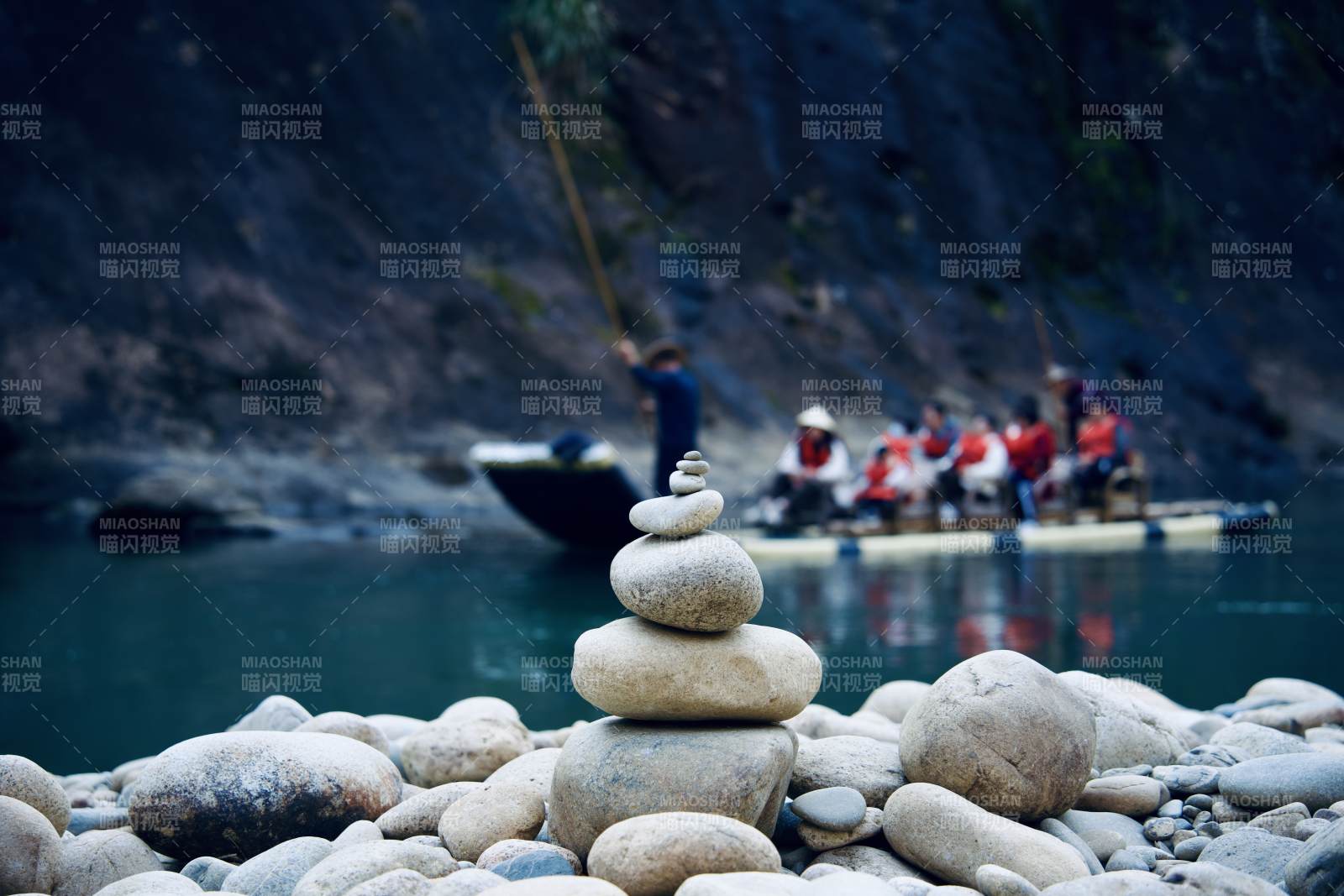 武夷山石叠静水舟行图片