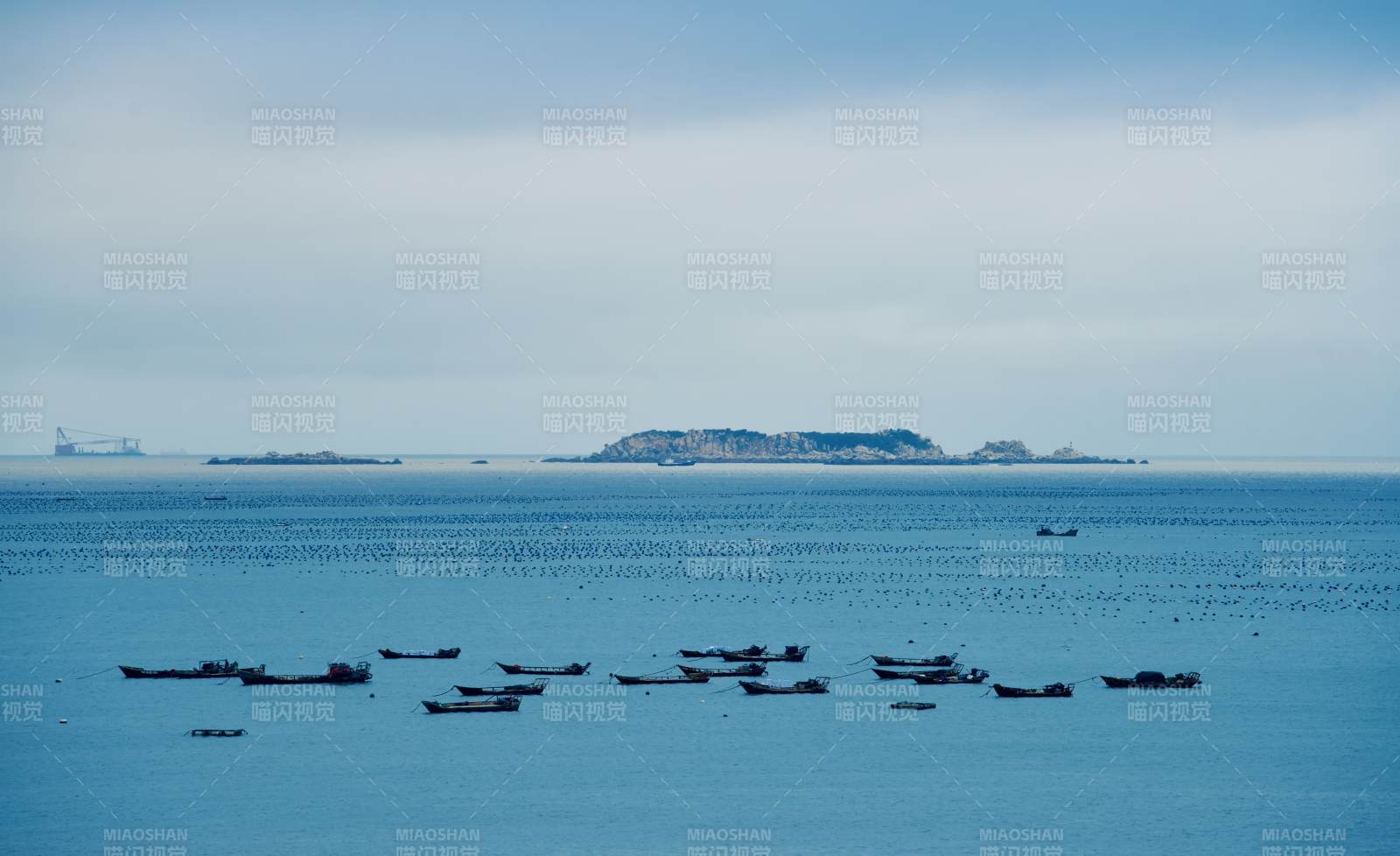 平潭海面渔船静泊图片
