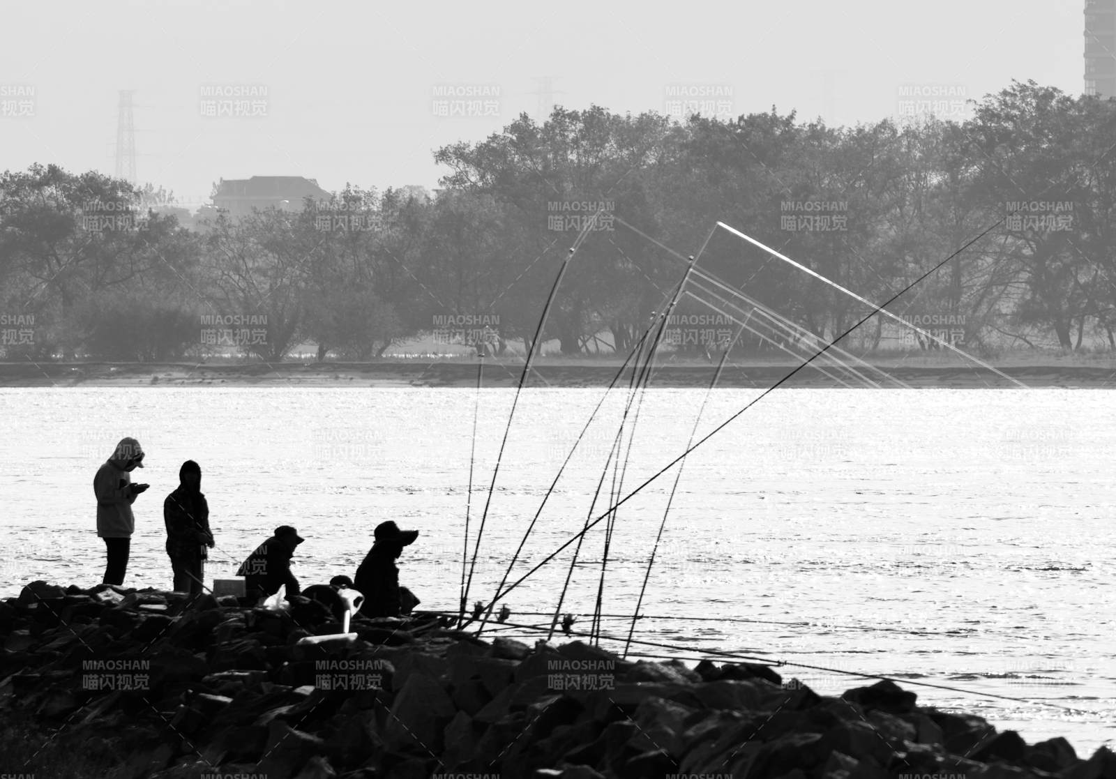 江边垂钓 静享时光图片